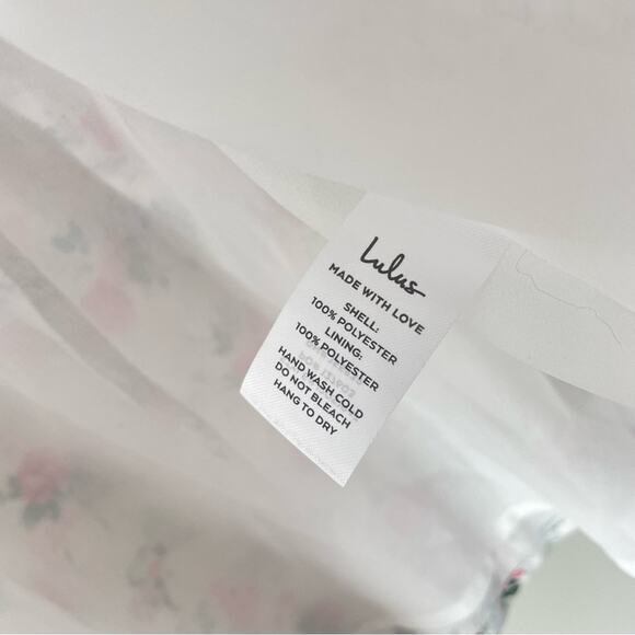 Lulu’s White Floral Tiered Mini Skirt Cute Factor NWOT Medium - Picture 7 of 9